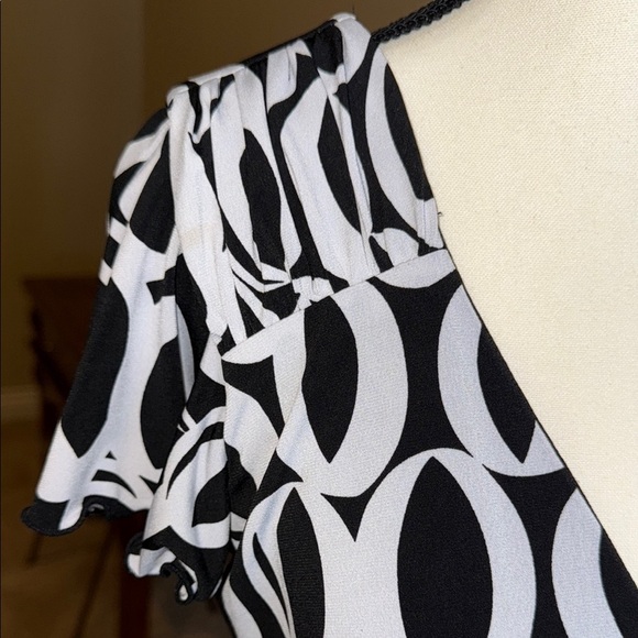 Sandra Darren Black and White, Wrap Over Bodice, Ruched Waist, Midi Dress - Picture 4 of 16